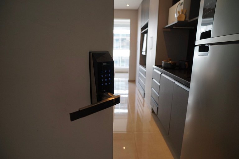 Studio com C/vaga e ampla varanda em Pinheiros