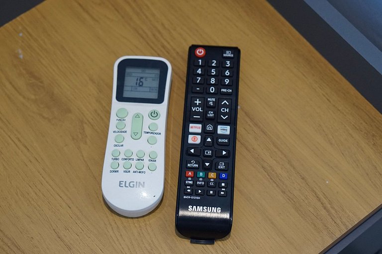 Studio com C/vaga e ampla varanda em Pinheiros