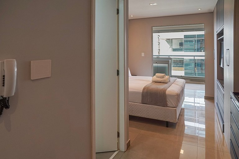 Studio com C/vaga e ampla varanda em Pinheiros