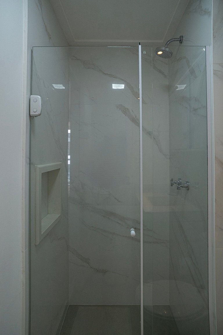 Studio com C/vaga e ampla varanda em Pinheiros