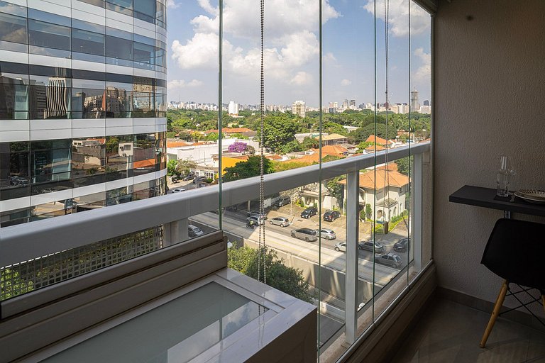 Studio com C/vaga e ampla varanda em Pinheiros