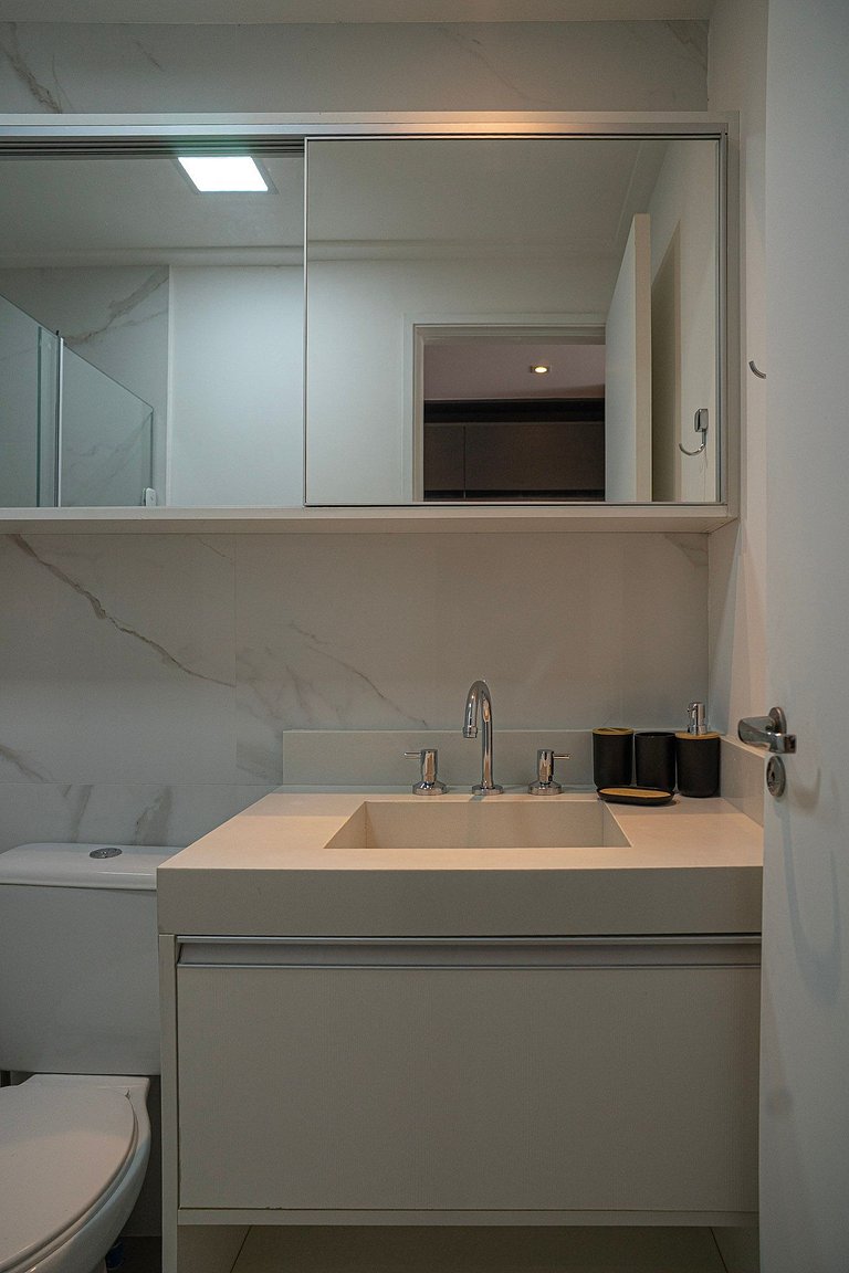 Studio com C/vaga e ampla varanda em Pinheiros