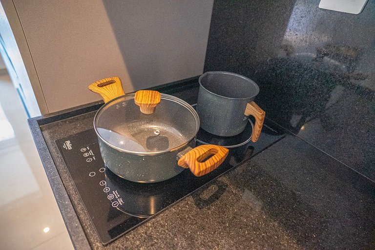 Studio com C/vaga e ampla varanda em Pinheiros