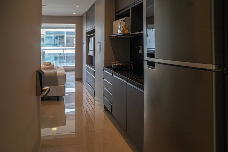 Studio com C/vaga e ampla varanda em Pinheiros