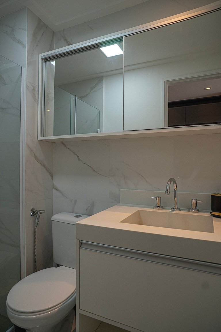 Studio com C/vaga e ampla varanda em Pinheiros