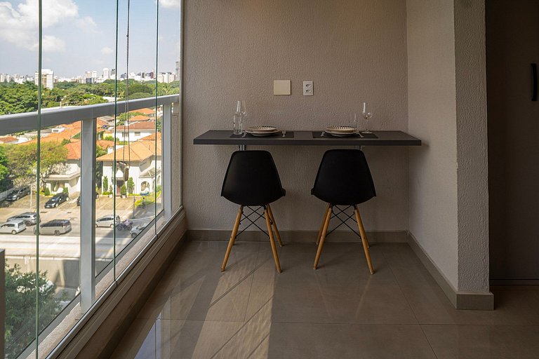 Studio com C/vaga e ampla varanda em Pinheiros