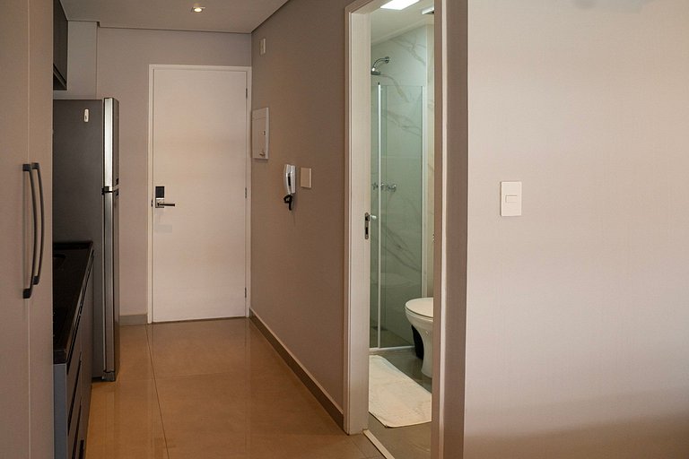 Studio com C/vaga e ampla varanda em Pinheiros