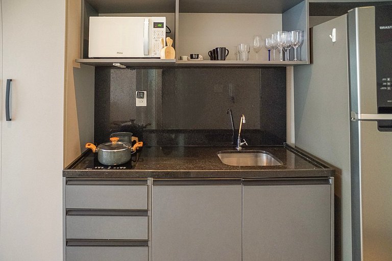 Studio com C/vaga e ampla varanda em Pinheiros