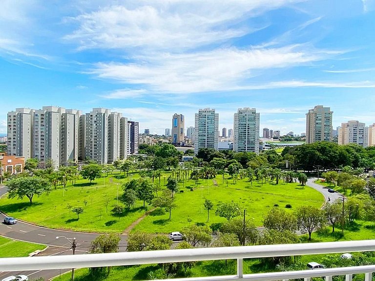 Apto com suíte próx shopping AC + WIFI +Tv SMART