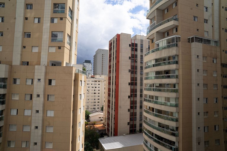 Belo apartamento na Av. Santo Amaro