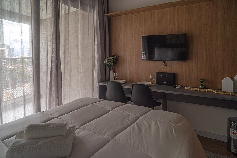 Lindo studio C/varanda na av. Pompéia