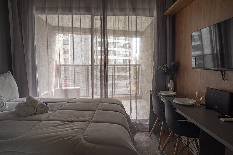 Lindo studio C/varanda na av. Pompéia