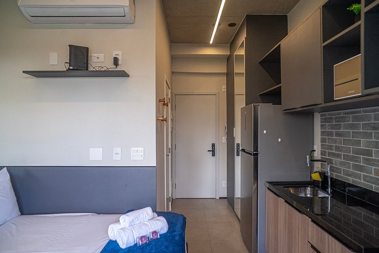 Belo studio C/varanda na Alameda Lorena