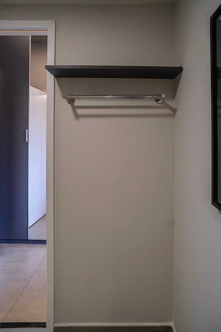 Belo studio C/varanda na Alameda Lorena