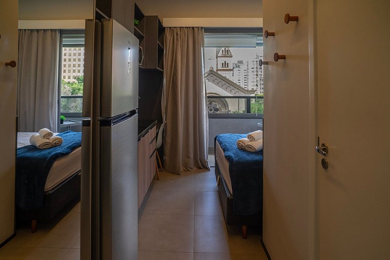 Belo studio C/varanda na Alameda Lorena