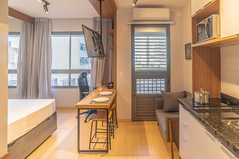 Lindo studio em Pinheiros, a 450m do metrô