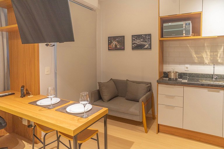 Lindo studio em Pinheiros, a 450m do metrô