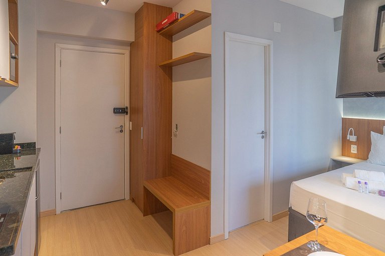 Lindo studio em Pinheiros, a 450m do metrô