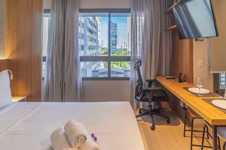 Lindo studio em Pinheiros, a 450m do metrô