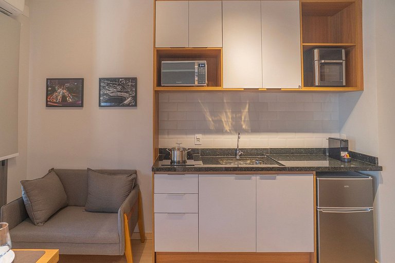 Lindo studio em Pinheiros, a 450m do metrô