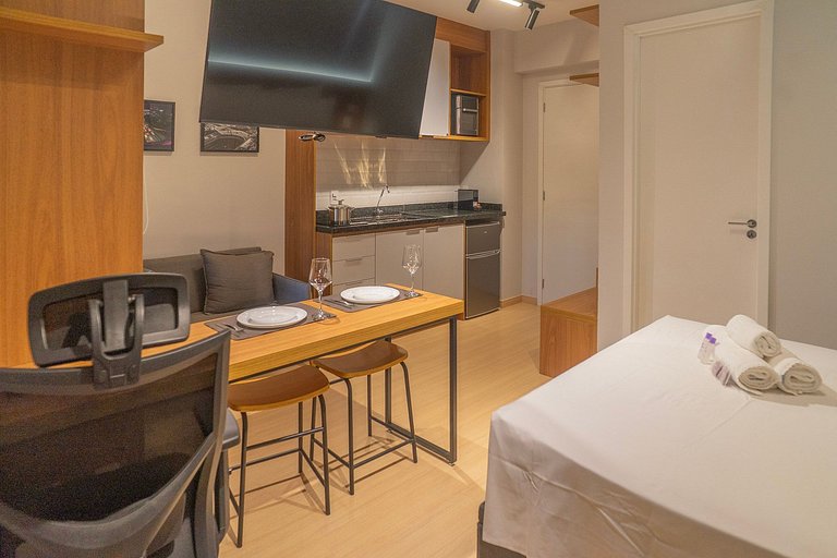 Lindo studio em Pinheiros, a 450m do metrô